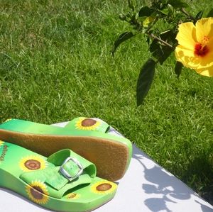 Dollhouse Womans Sandals